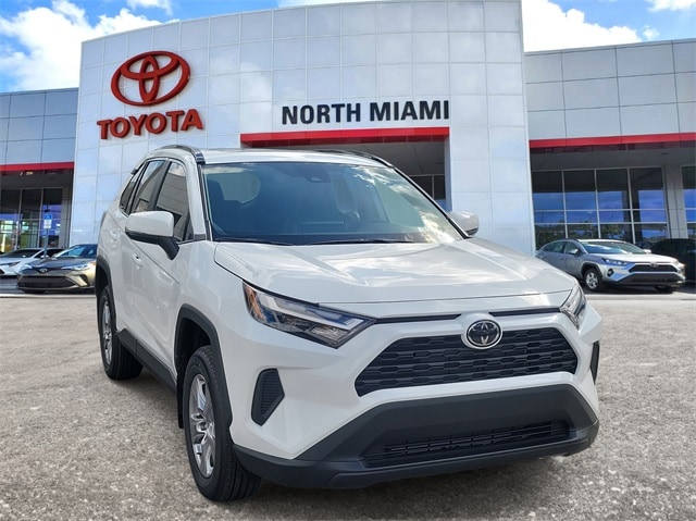 2025 Toyota RAV4 XLE's photo