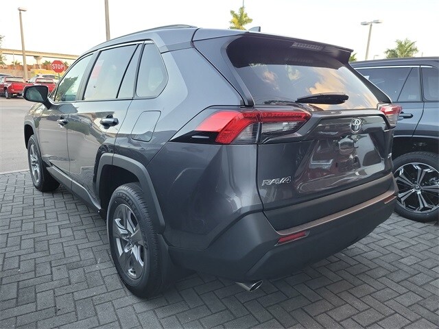 2025 Toyota RAV4 XLE photo 3