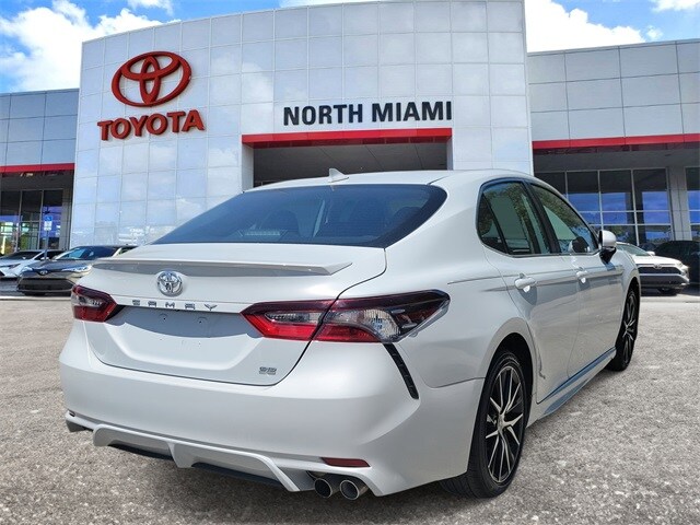 2024 Toyota Camry SE photo 3