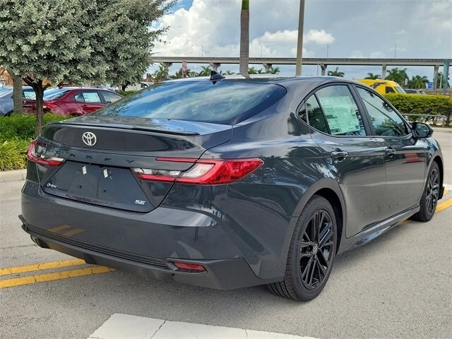 2025 Toyota Camry SE photo 3