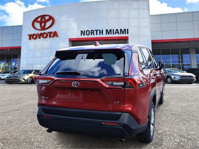 2024 Toyota RAV4 LE photo 3