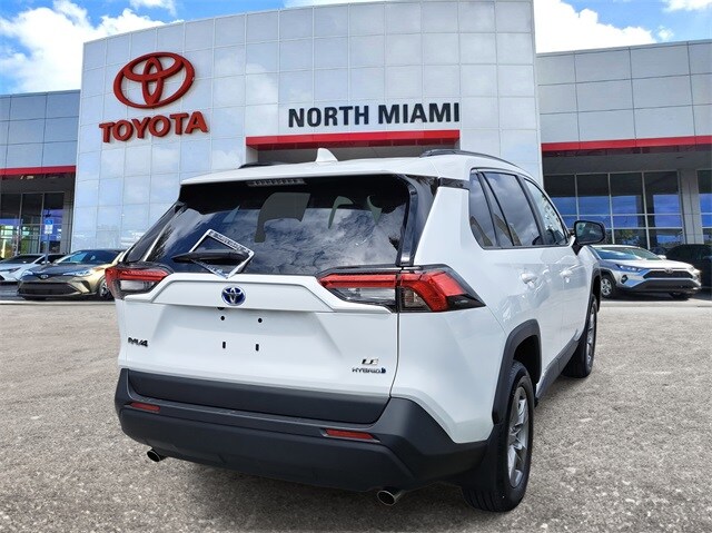 2024 Toyota RAV4 Hybrid LE photo 2