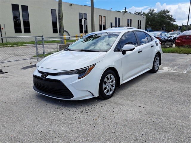 2024 Toyota Corolla LE photo 2
