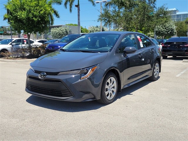 2025 Toyota Corolla LE photo 2