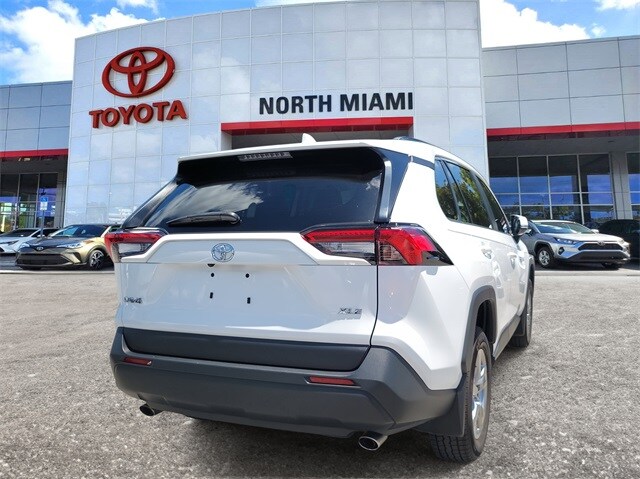 2024 Toyota RAV4 XLE photo 2