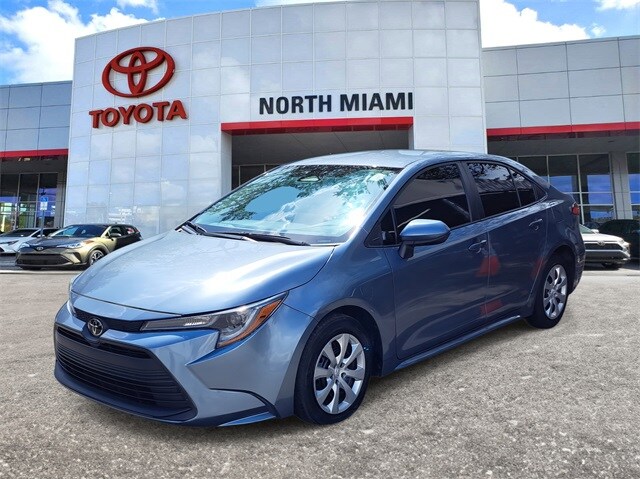 2023 Toyota Corolla LE photo 2