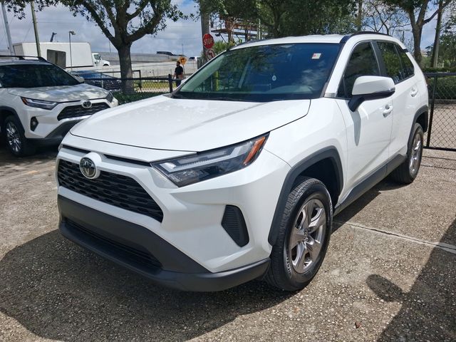2023 Toyota RAV4 XLE FWD's photo