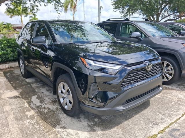 2025 Toyota RAV4 LE FWD's photo