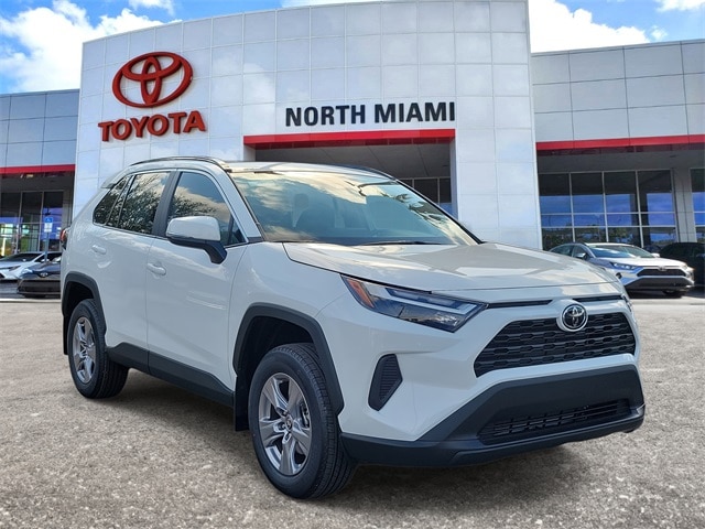 2025 Toyota RAV4 XLE's photo