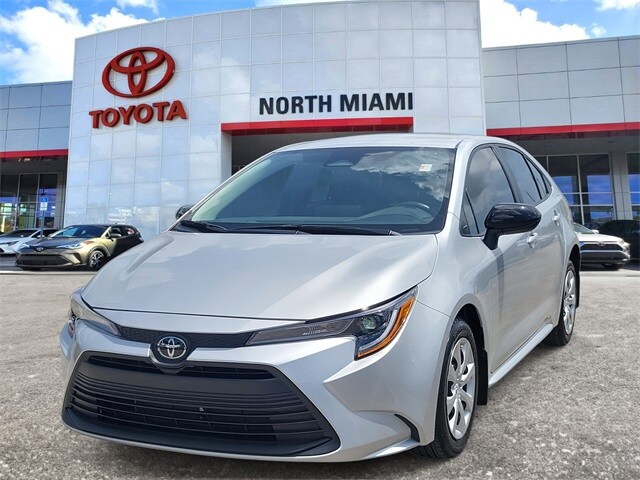 2025 Toyota Corolla LE photo 2