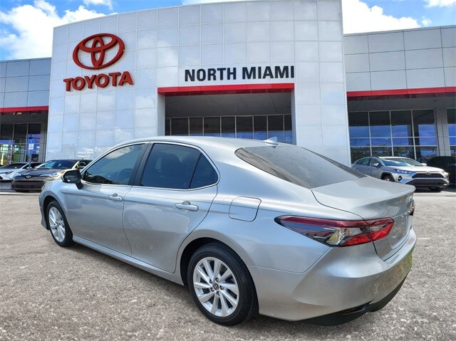 2023 Toyota Camry LE photo 3