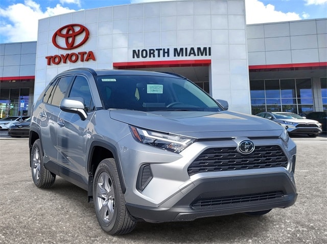 2025 Toyota RAV4 XLE's photo