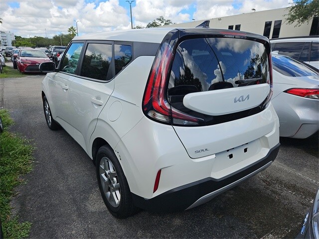 2023 Kia Soul LX photo 4