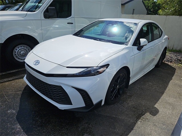 2025 Toyota Camry SE photo 2