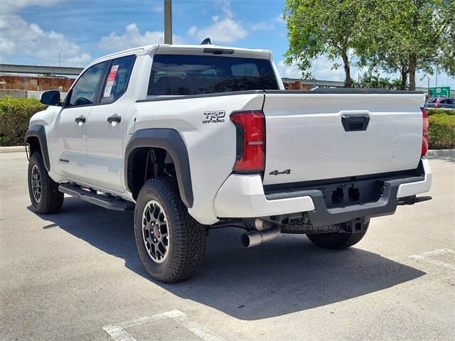 2025 Toyota Tacoma TRD Off-Road photo 2