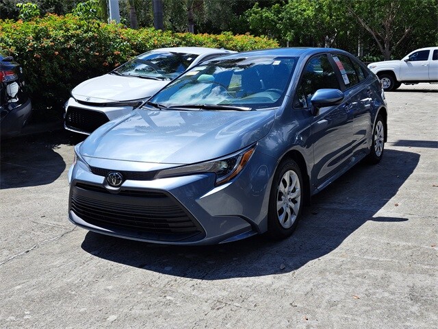 2025 Toyota Corolla LE photo 2