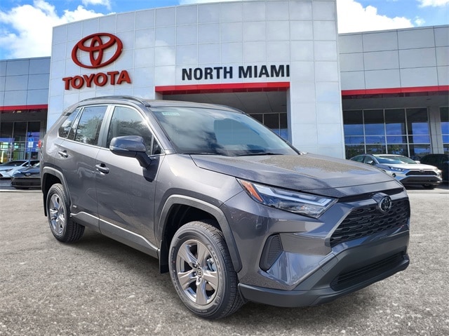 2025 Toyota RAV4 XLE's photo