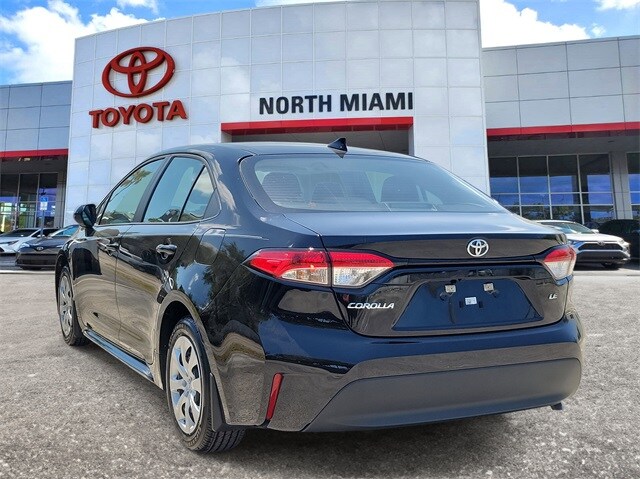 2025 Toyota Corolla LE photo 3