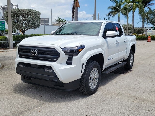 2025 Toyota Tacoma SR5 photo 2