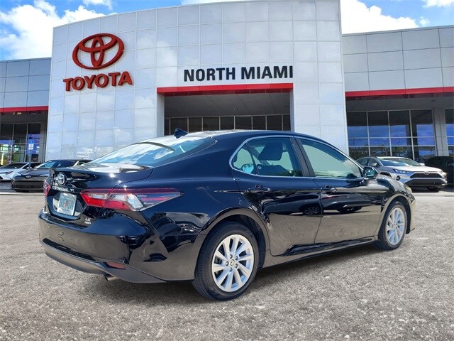 2022 Toyota Camry LE photo 4