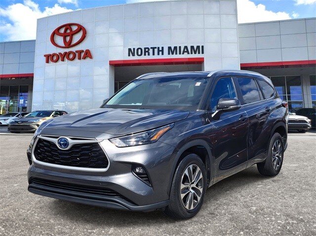 2023 Toyota Highlander Hybrid XLE photo 2