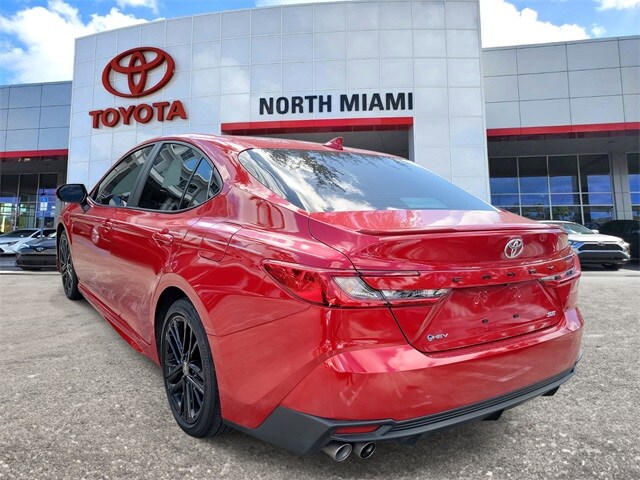 2025 Toyota Camry SE photo 3