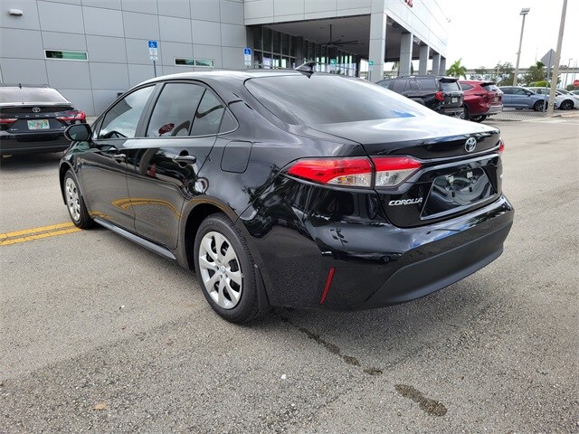 2025 Toyota Corolla LE photo 3