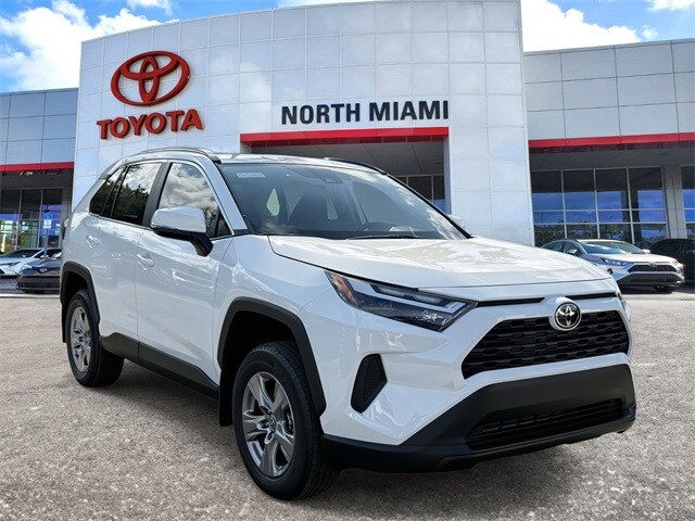 2025 Toyota RAV4 XLE's photo