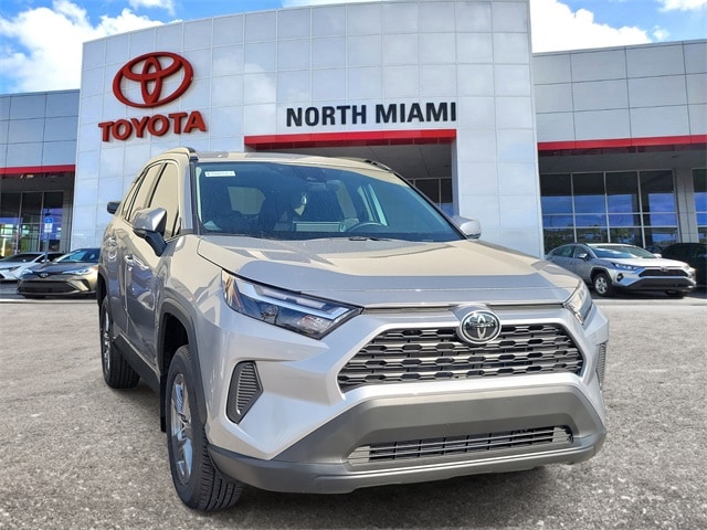 2025 Toyota RAV4 XLE's photo