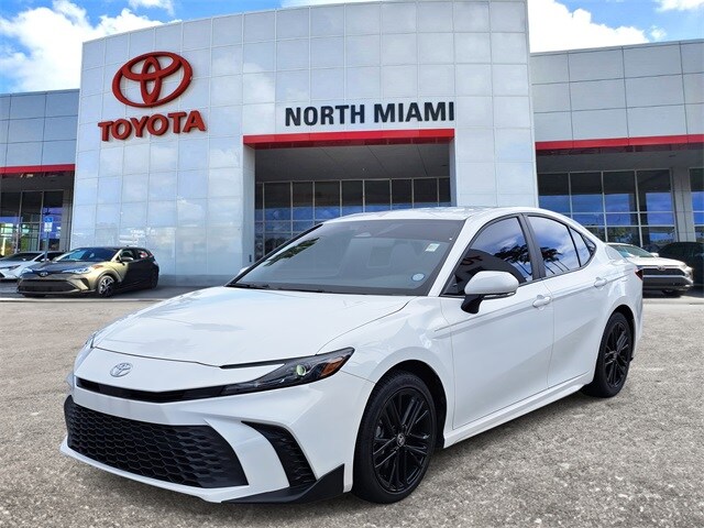 2025 Toyota Camry SE photo 2