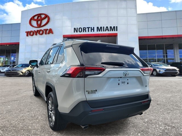 2024 Toyota RAV4 XLE Premium photo 3