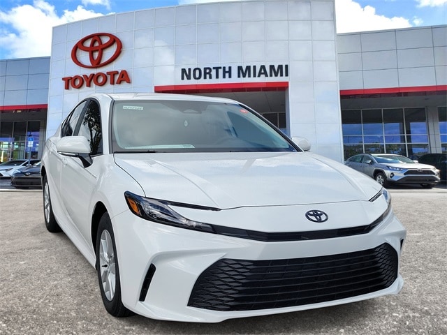 2026 Toyota Camry LE's photo