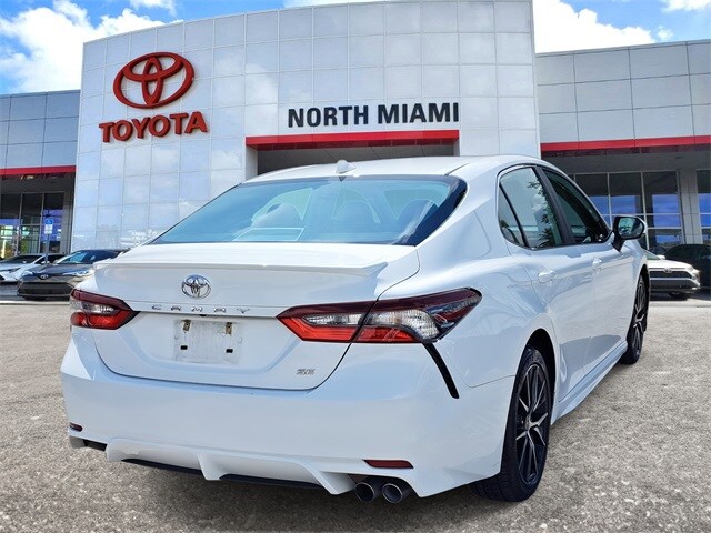 2022 Toyota Camry SE photo 4