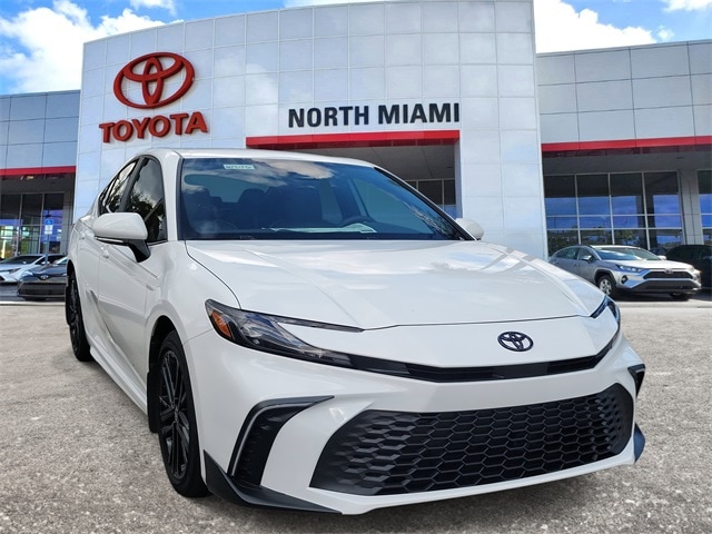 2026 Toyota Camry SE's photo