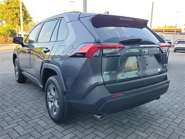 2025 Toyota RAV4 XLE photo 4