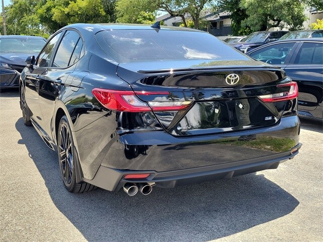 2025 Toyota Camry SE photo 3