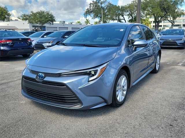 2025 Toyota Corolla Hybrid LE photo 2