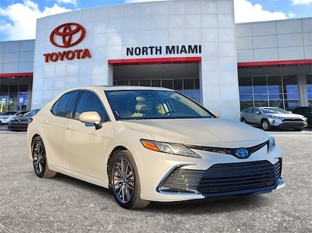 2022 Toyota Camry Hybrid XLE Sedan