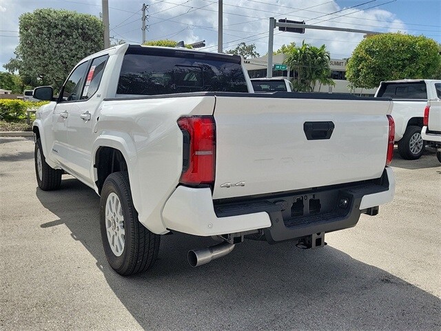 2024 Toyota Tacoma SR5 photo 3