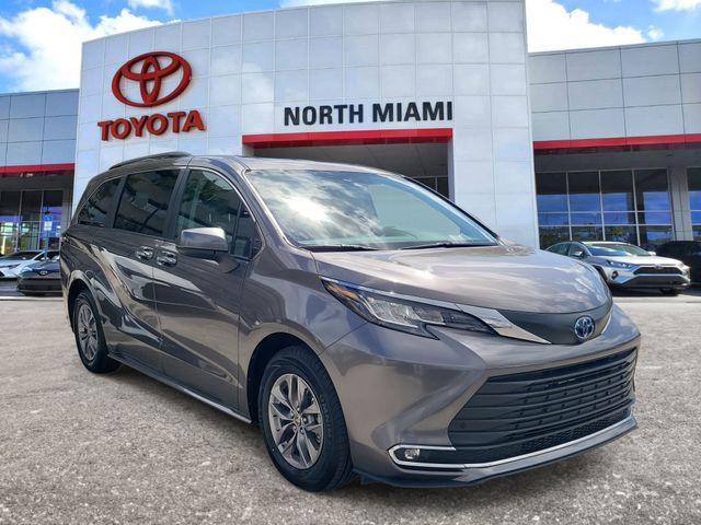 2023 Toyota Sienna Van Passenger Van 