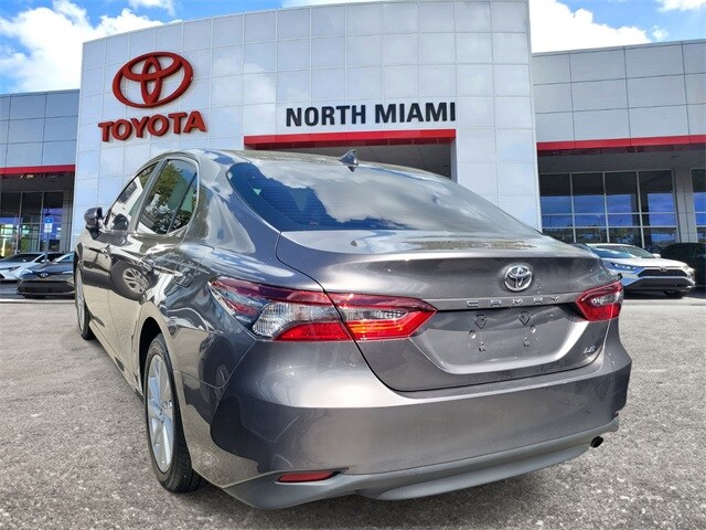 2023 Toyota Camry LE photo 3
