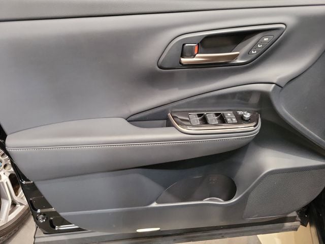 2025 Toyota Crown Signia Limited - Photo 12
