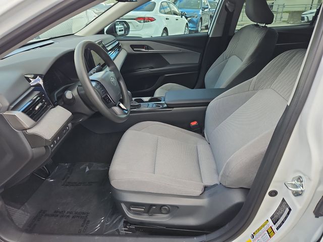 2025 Toyota Camry LE - Photo 9