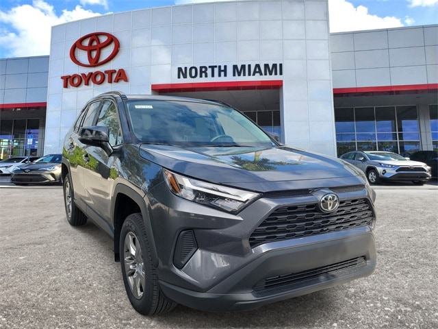 2025 Toyota RAV4 XLE's photo