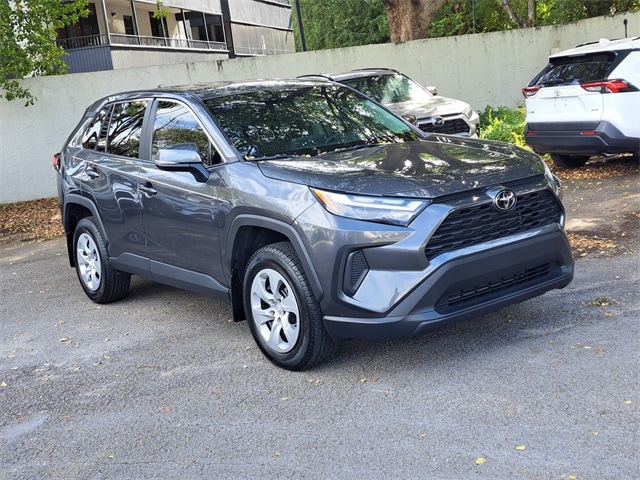 2023 Toyota RAV4 LE's photo