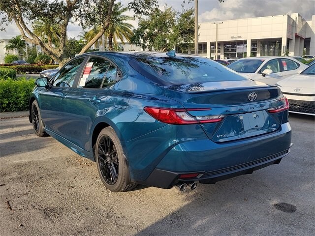 2025 Toyota Camry SE photo 3