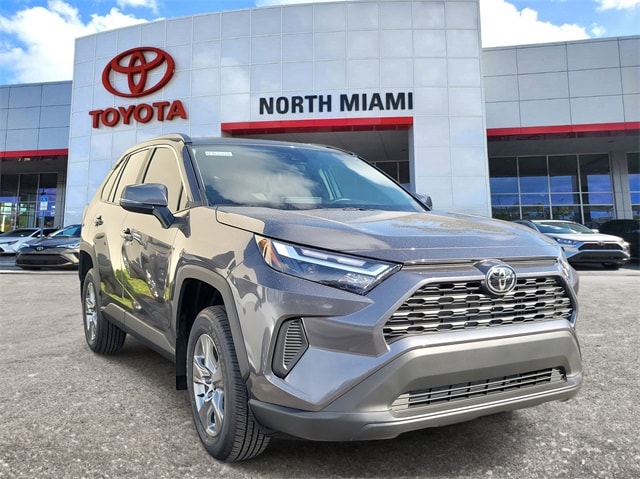 2025 Toyota RAV4 XLE's photo
