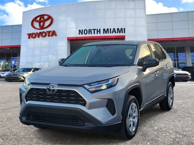 2024 Toyota RAV4 LE photo 2