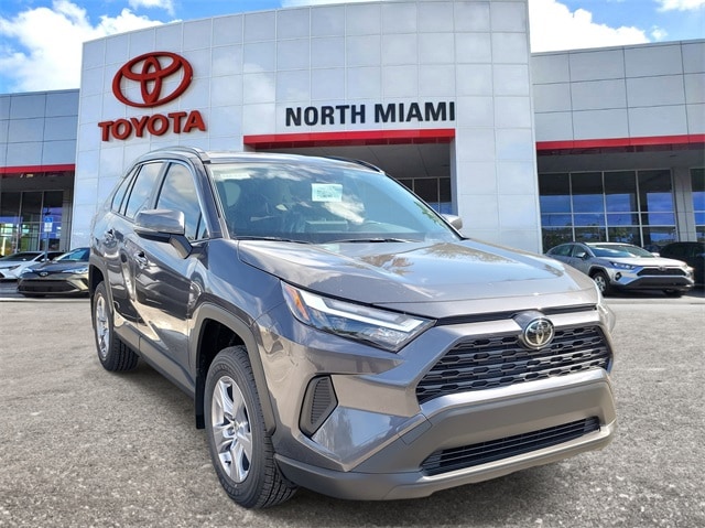 2025 Toyota RAV4 XLE's photo