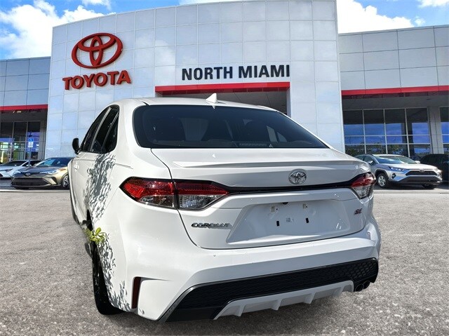 2022 Toyota Corolla SE photo 3